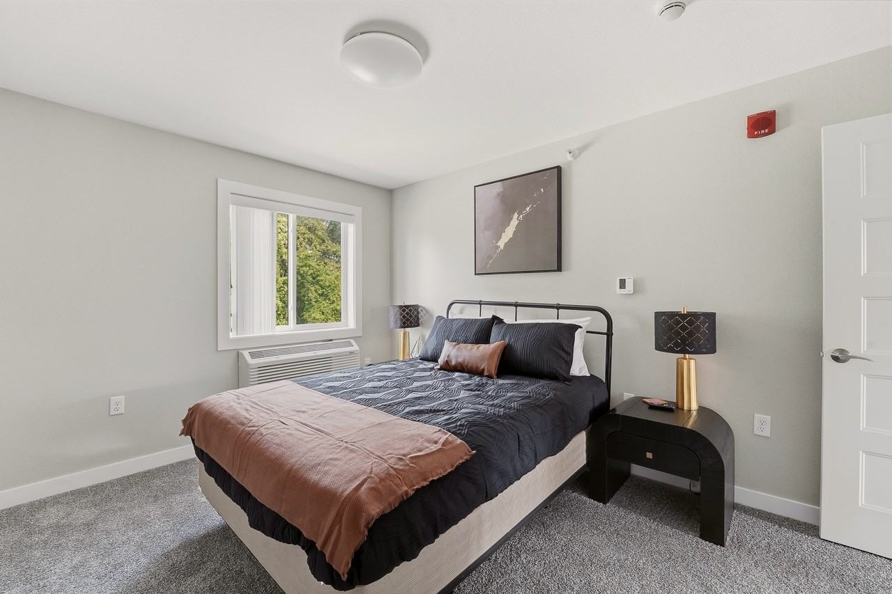 2440 Sw 9th St #3 - Photo 6 of 11
