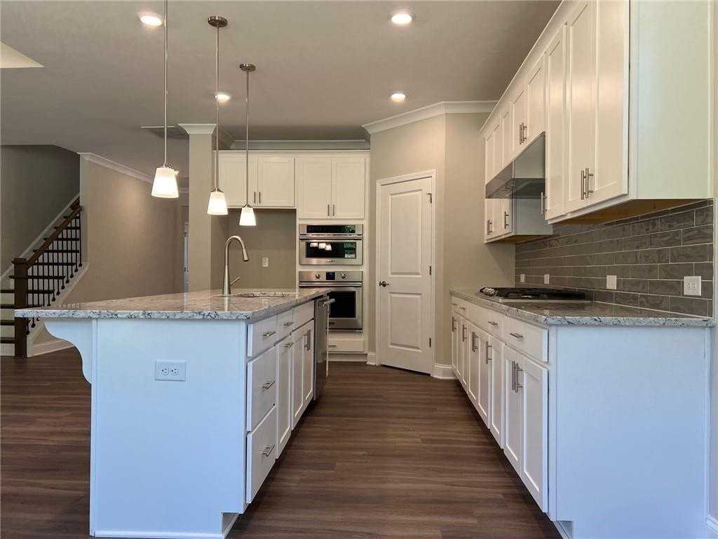 135 Hollis St - Photo 6 of 28