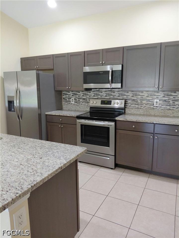 4608 Santa Barbara Blvd - Photo 5 of 13