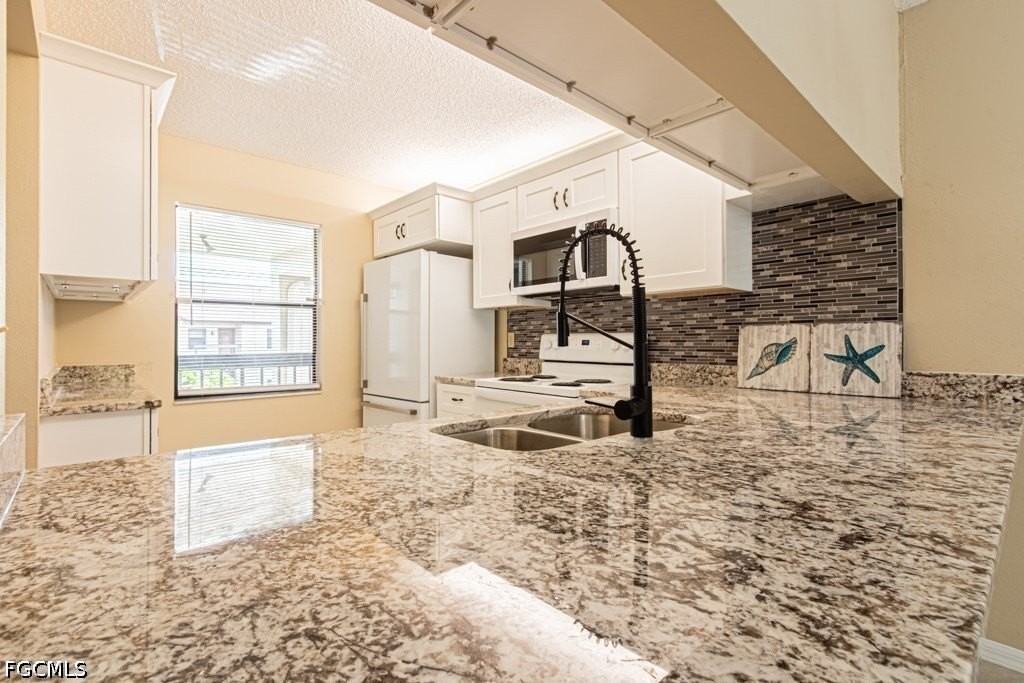 9275 Lake Park Dr #204 - Photo 5 of 25