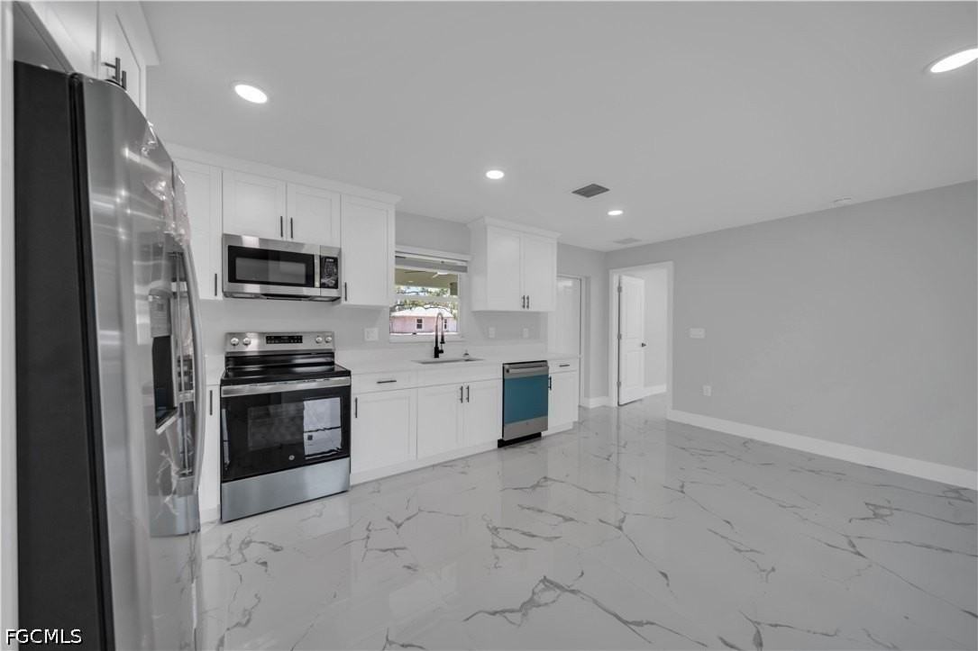 922 Macy St E - Photo 5 of 13