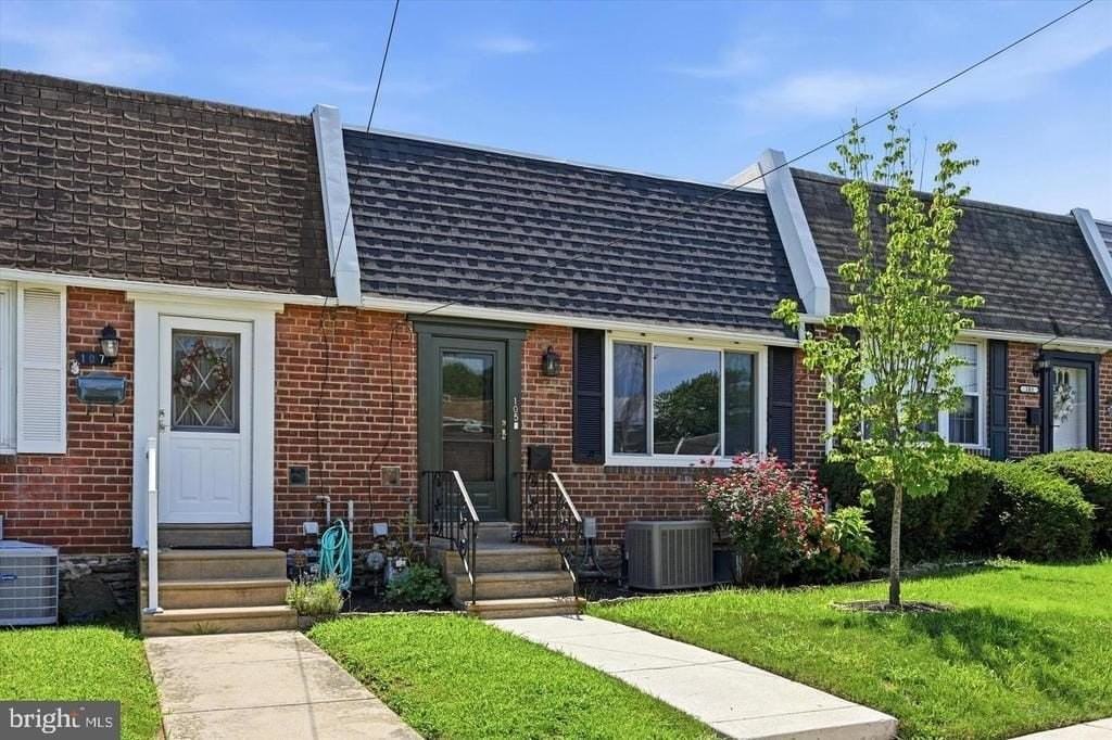 105 Fronefield Ave - Photo 2 of 24
