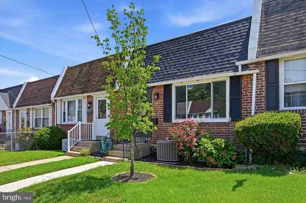 105 Fronefield Ave - Photo 3 of 24