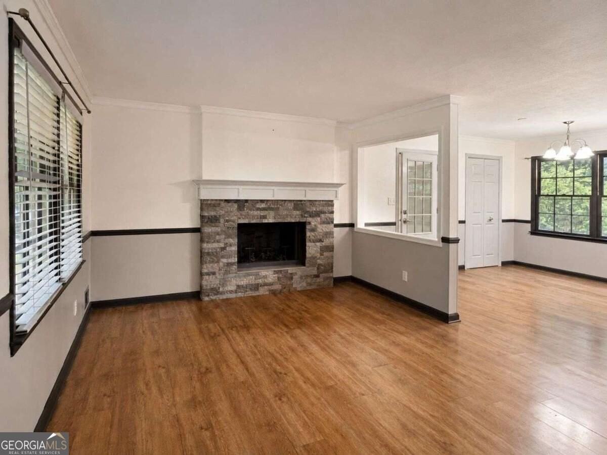 300 Robinson Dr - Photo 2 of 27