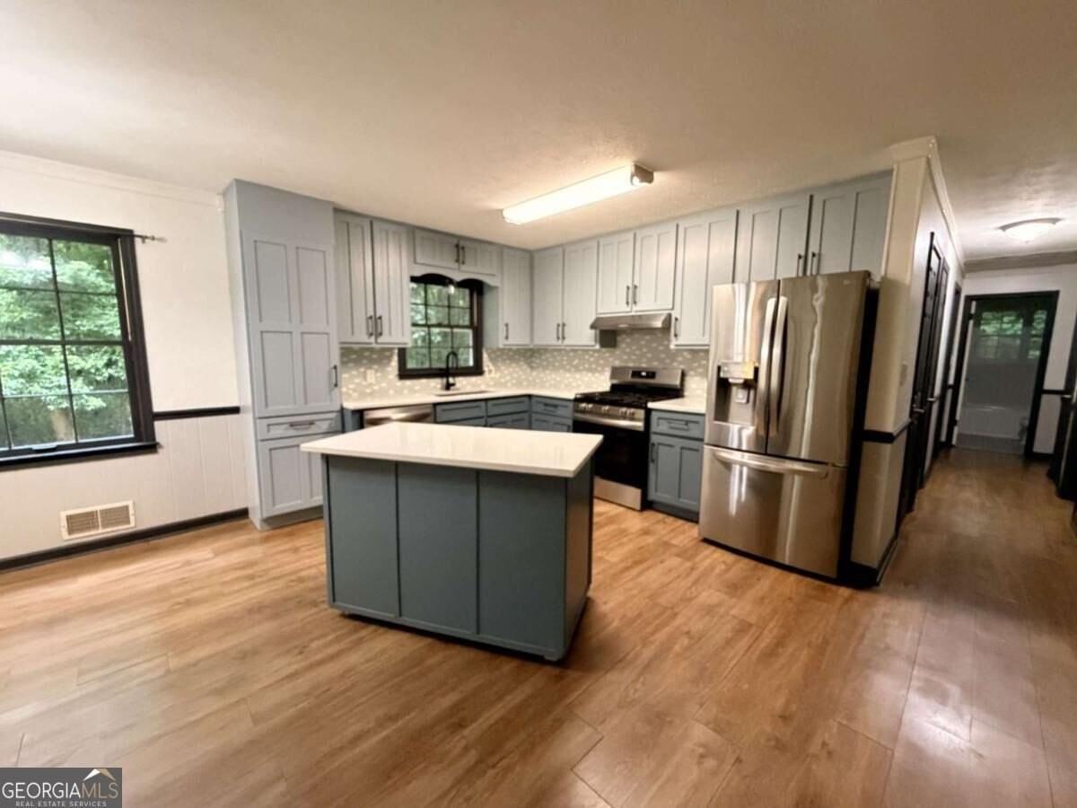 300 Robinson Dr - Photo 4 of 27