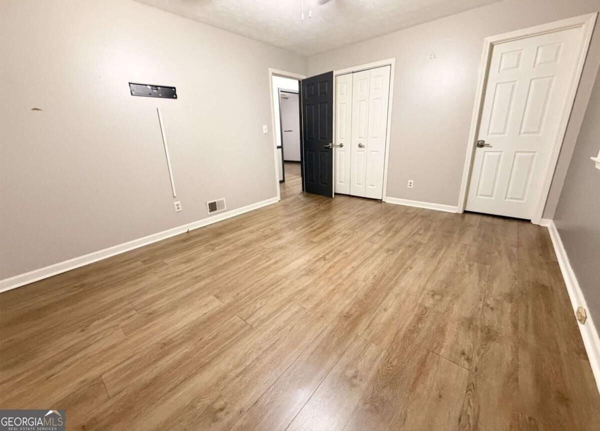 300 Robinson Dr - Photo 5 of 27