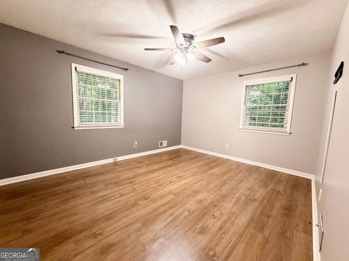 300 Robinson Dr - Photo 6 of 27