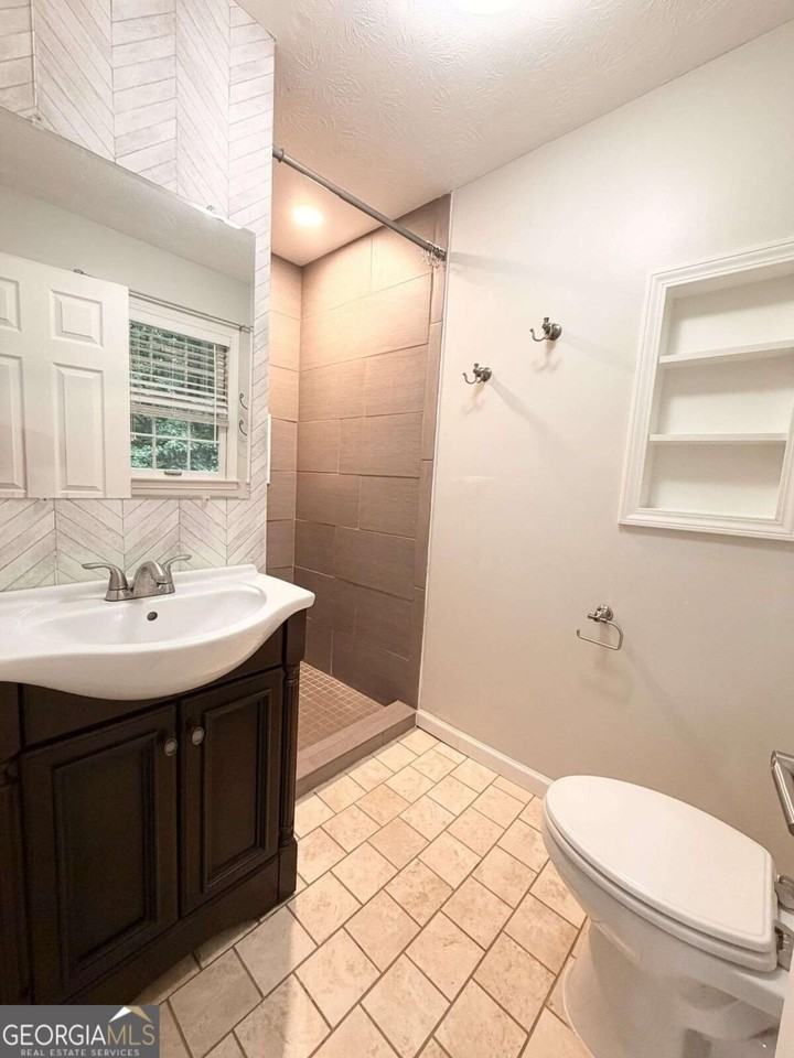 300 Robinson Dr - Photo 7 of 27