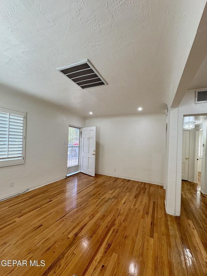 4628 Clifton Ave - Photo 5 of 24