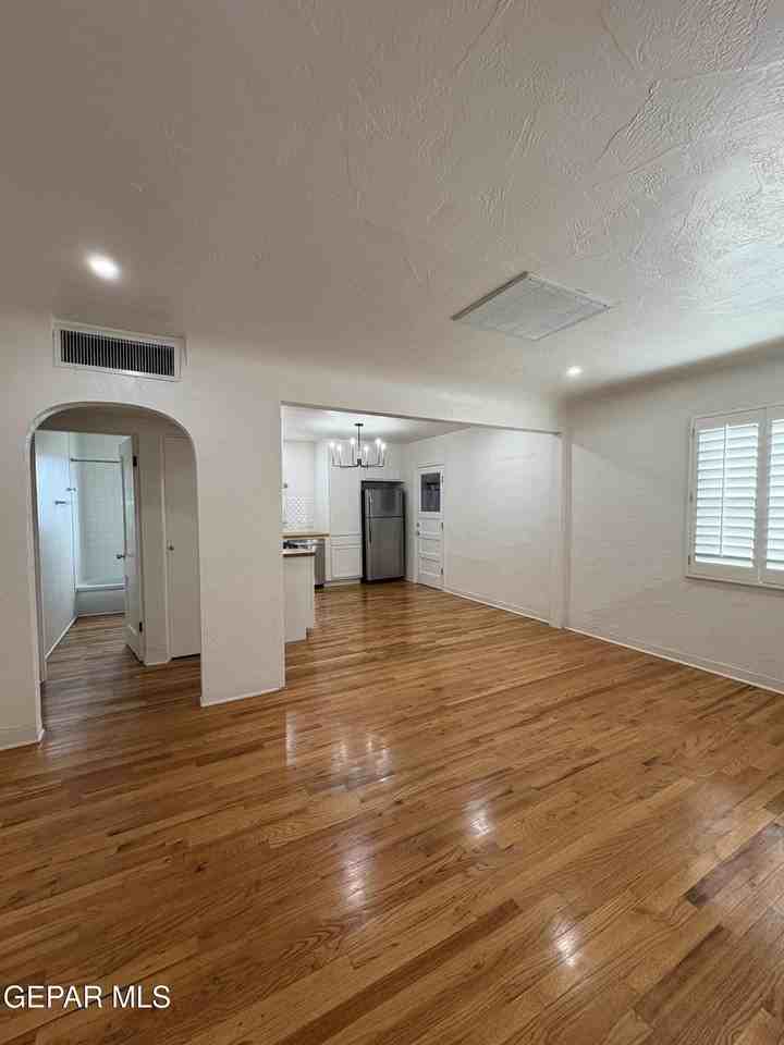 4628 Clifton Ave - Photo 7 of 24