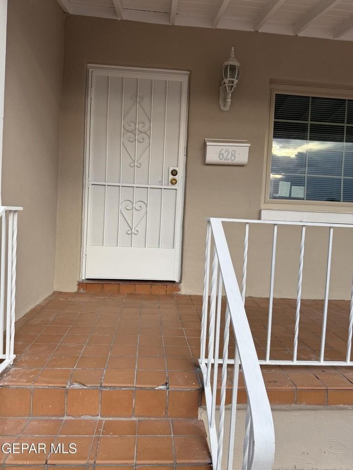 628 Loretto Rd - Photo 3 of 15