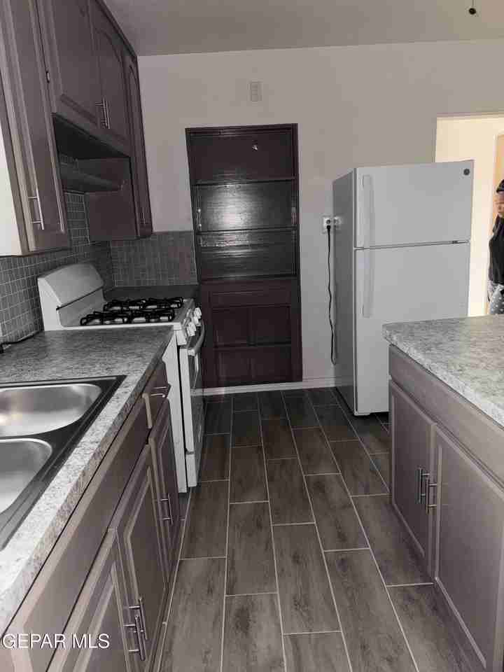 628 Loretto Rd - Photo 4 of 15