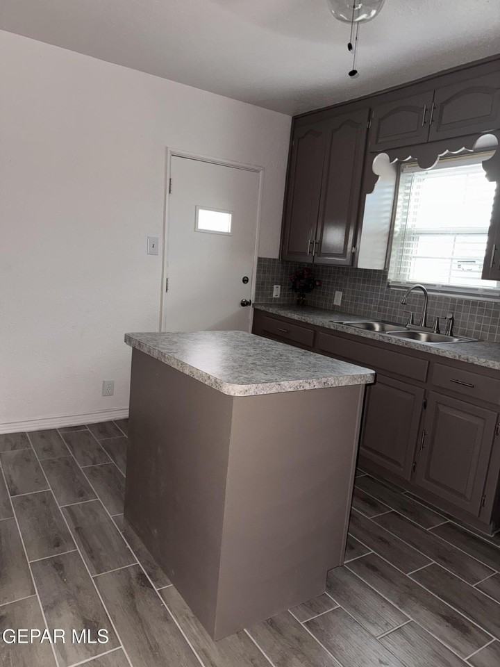 628 Loretto Rd - Photo 5 of 15
