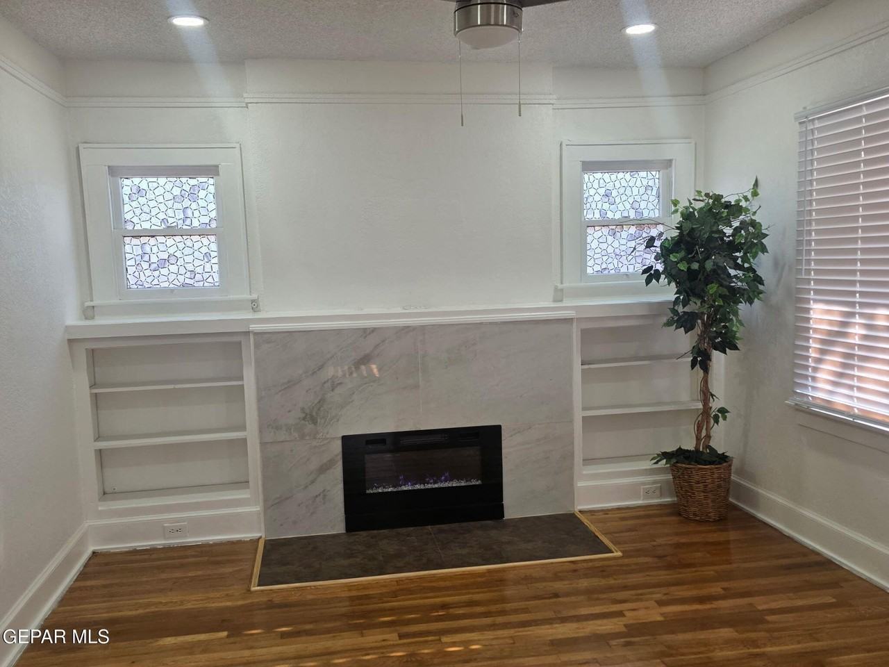 4002 Pershing Dr - Photo 2 of 17