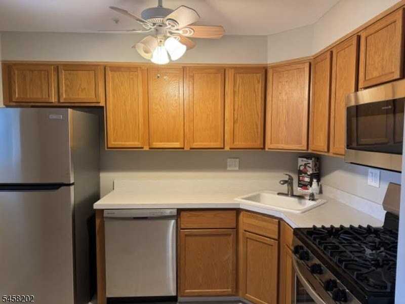 96 Crestview Ln #96 - Photo 3 of 15