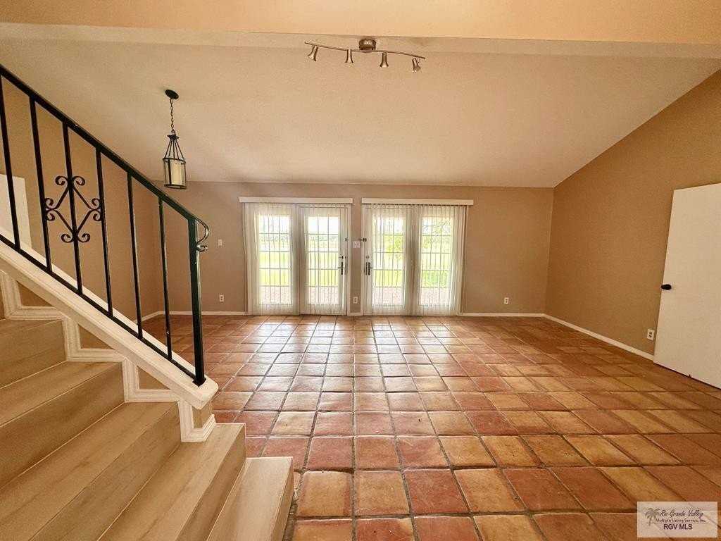 209 Zapata Ave - Photo 3 of 16