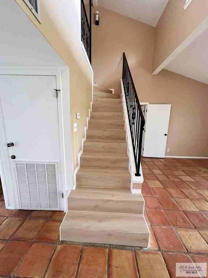 209 Zapata Ave - Photo 4 of 16