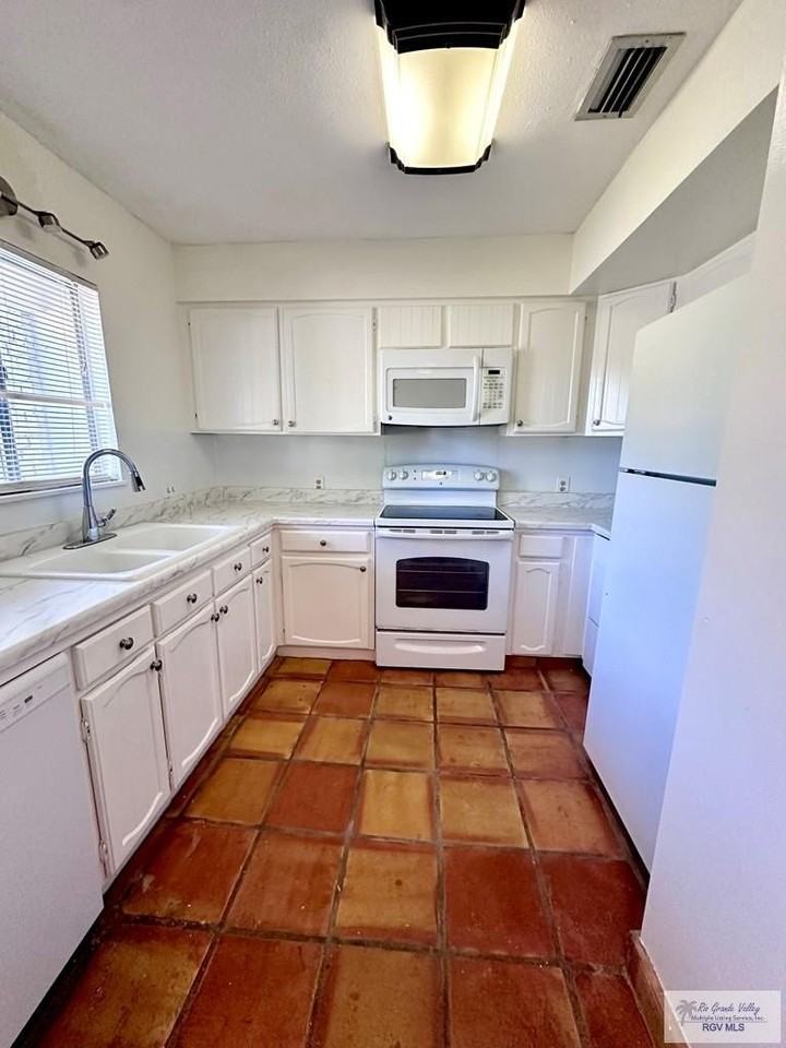 209 Zapata Ave - Photo 5 of 16