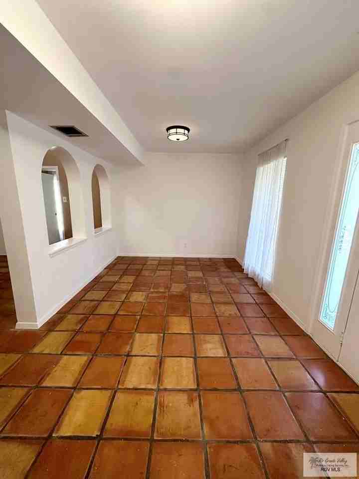209 Zapata Ave - Photo 6 of 16