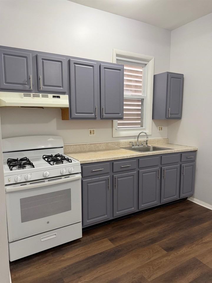 756 Irving Pl #1 - Photo 3 of 5