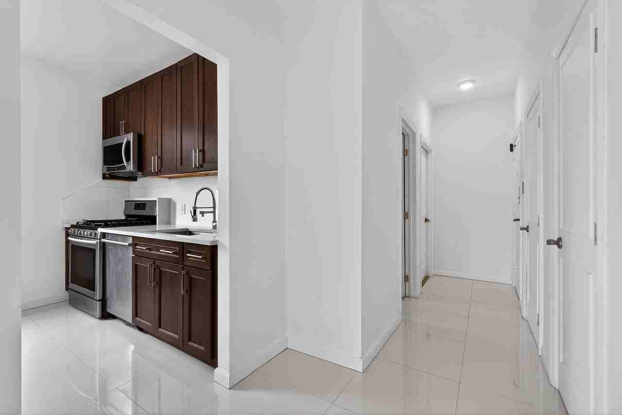 104 Palisade Ave #201 - Photo 3 of 18