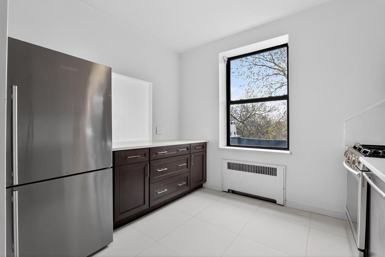 104 Palisade Ave #201 - Photo 4 of 18