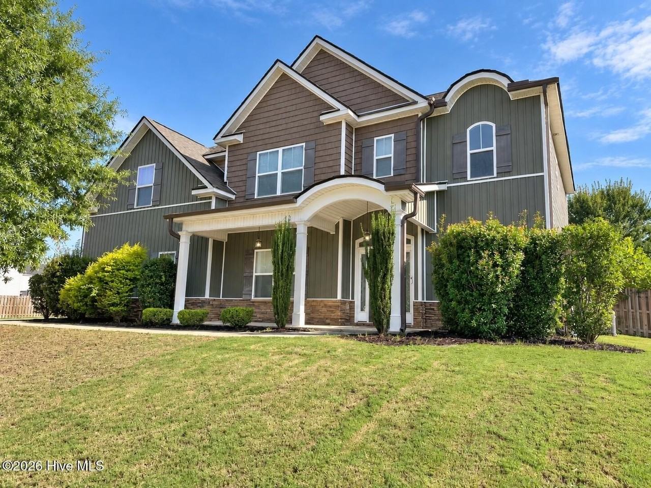 302 Clover Park Ln - Photo 2 of 25