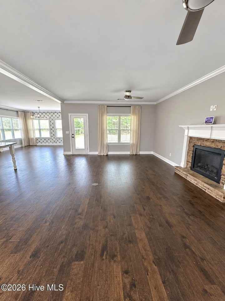 302 Clover Park Ln - Photo 6 of 25