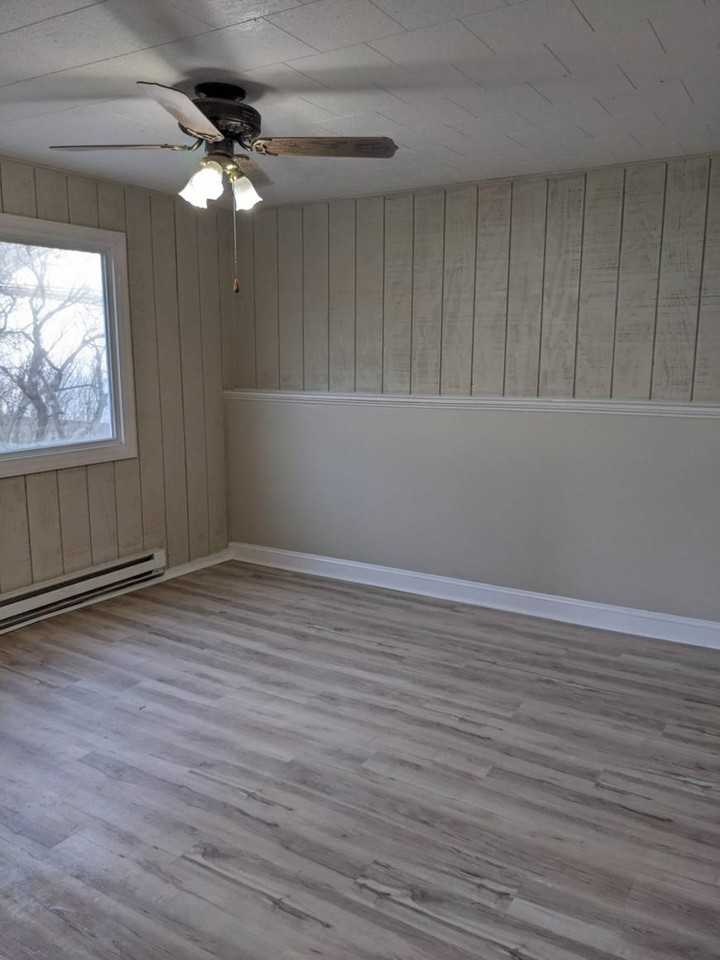 207 E Main St - Photo 4 of 9