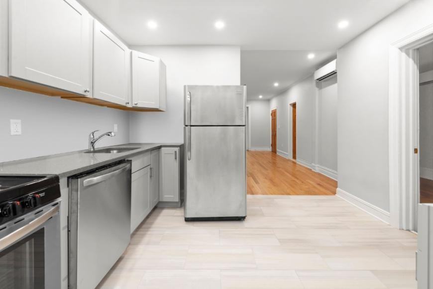 392 Adelphi St - Photo 2 of 10