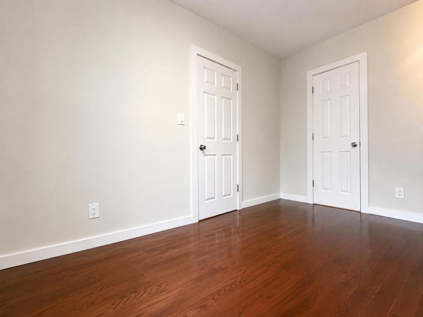 386 Manhattan Ave - Photo 5 of 9