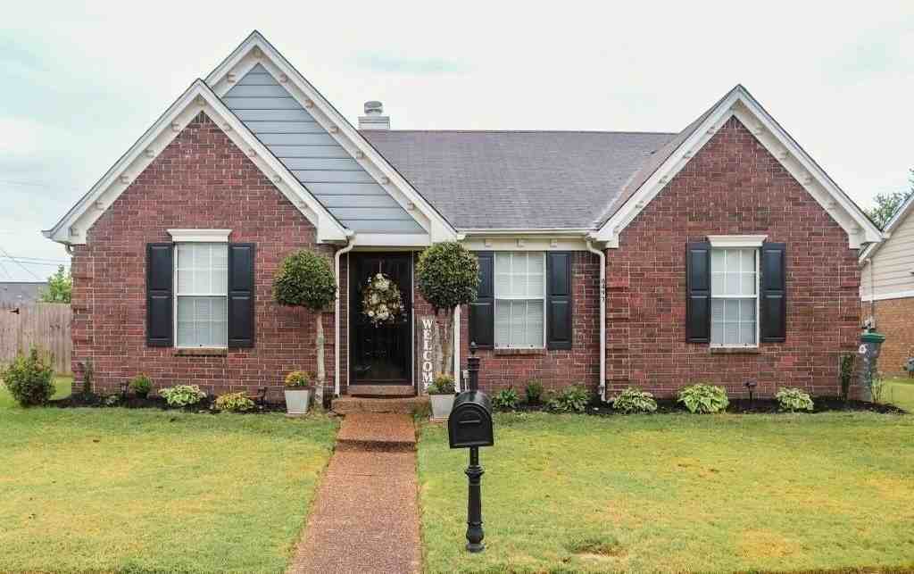 8497 Highland Glen Cir N - Photo 3 of 7