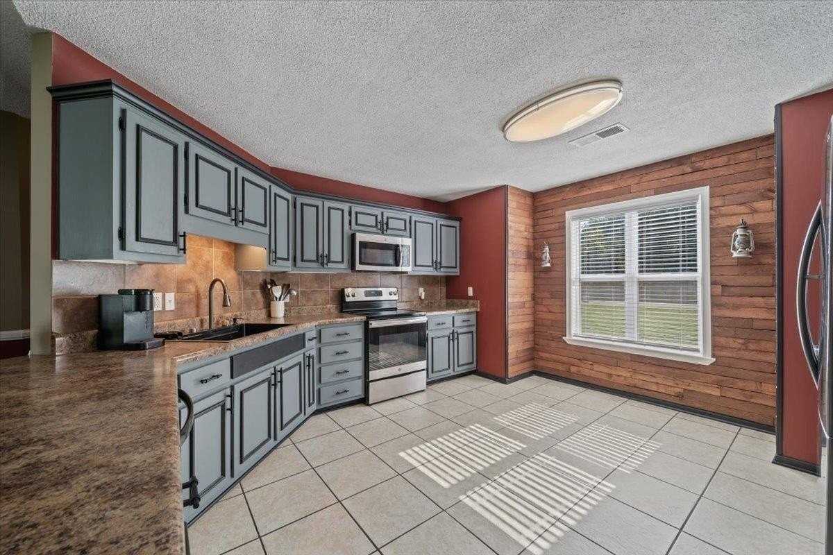 295 Shannon Ln - Photo 2 of 7