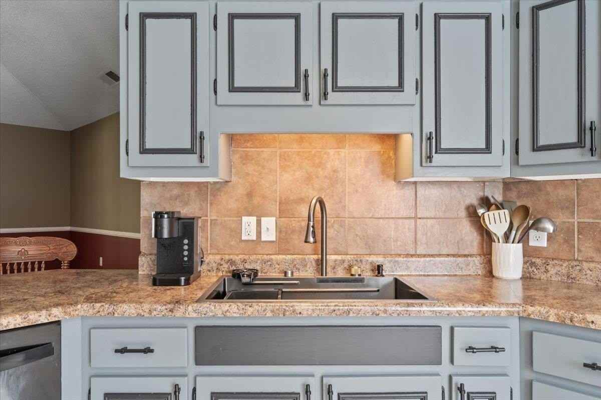 295 Shannon Ln - Photo 5 of 7