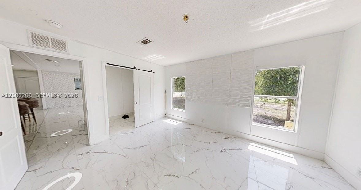 720 N Riverside St #0 - Photo 5 of 14