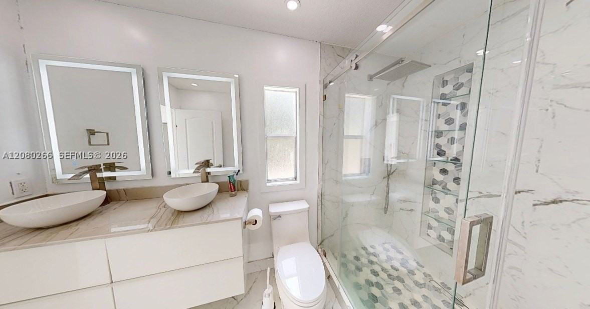 720 N Riverside St #0 - Photo 6 of 14