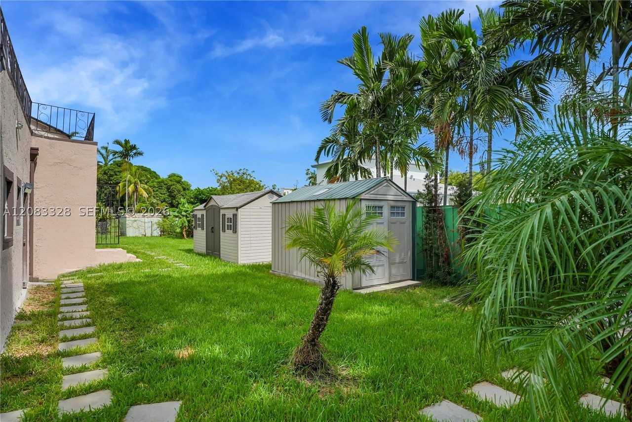 8295 Nw 4th Ave #B - Photo 5 of 17