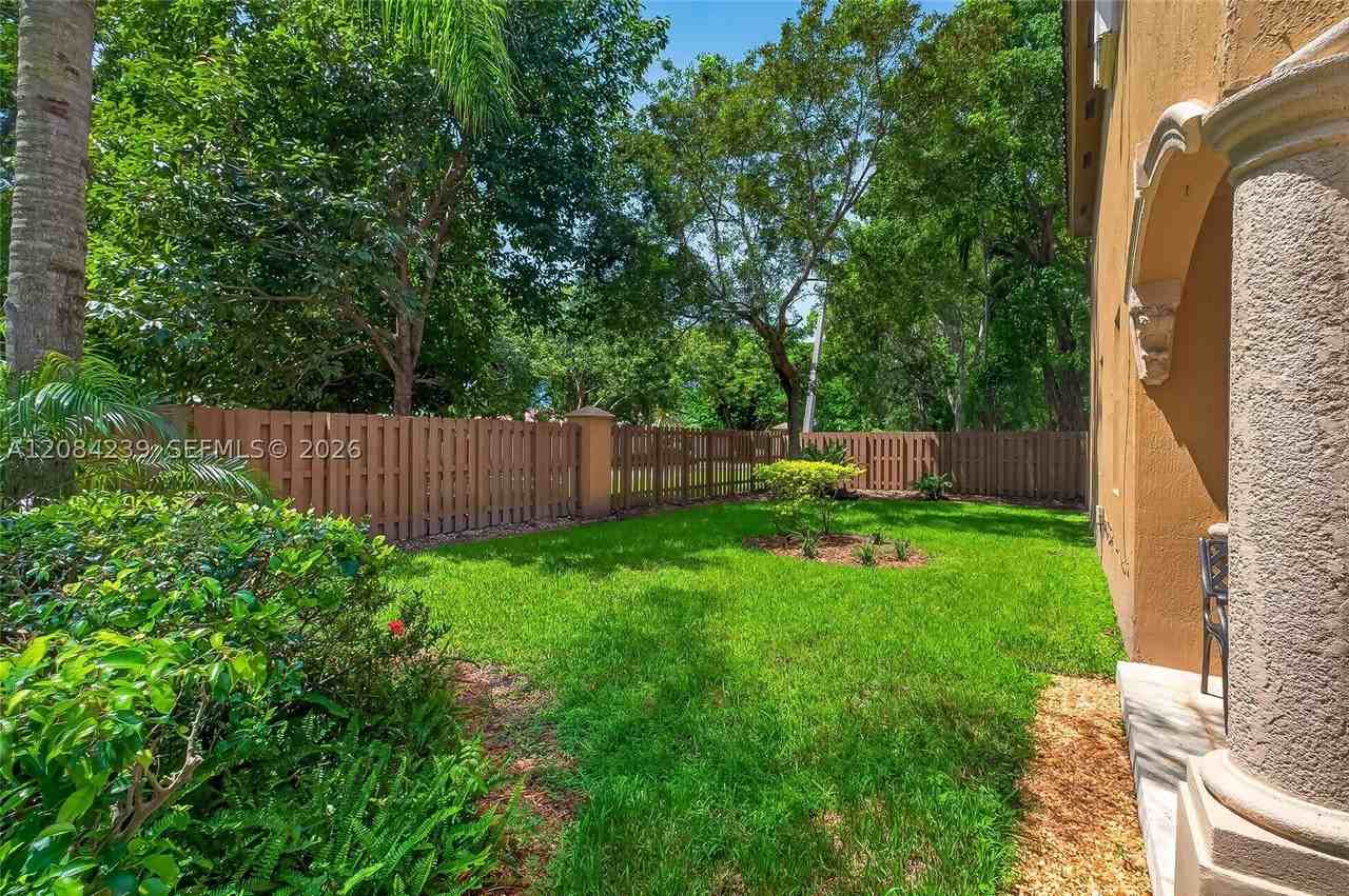 8928 Sw 109th Ave - Photo 2 of 38