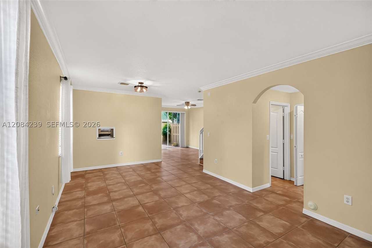 8928 Sw 109th Ave - Photo 6 of 38