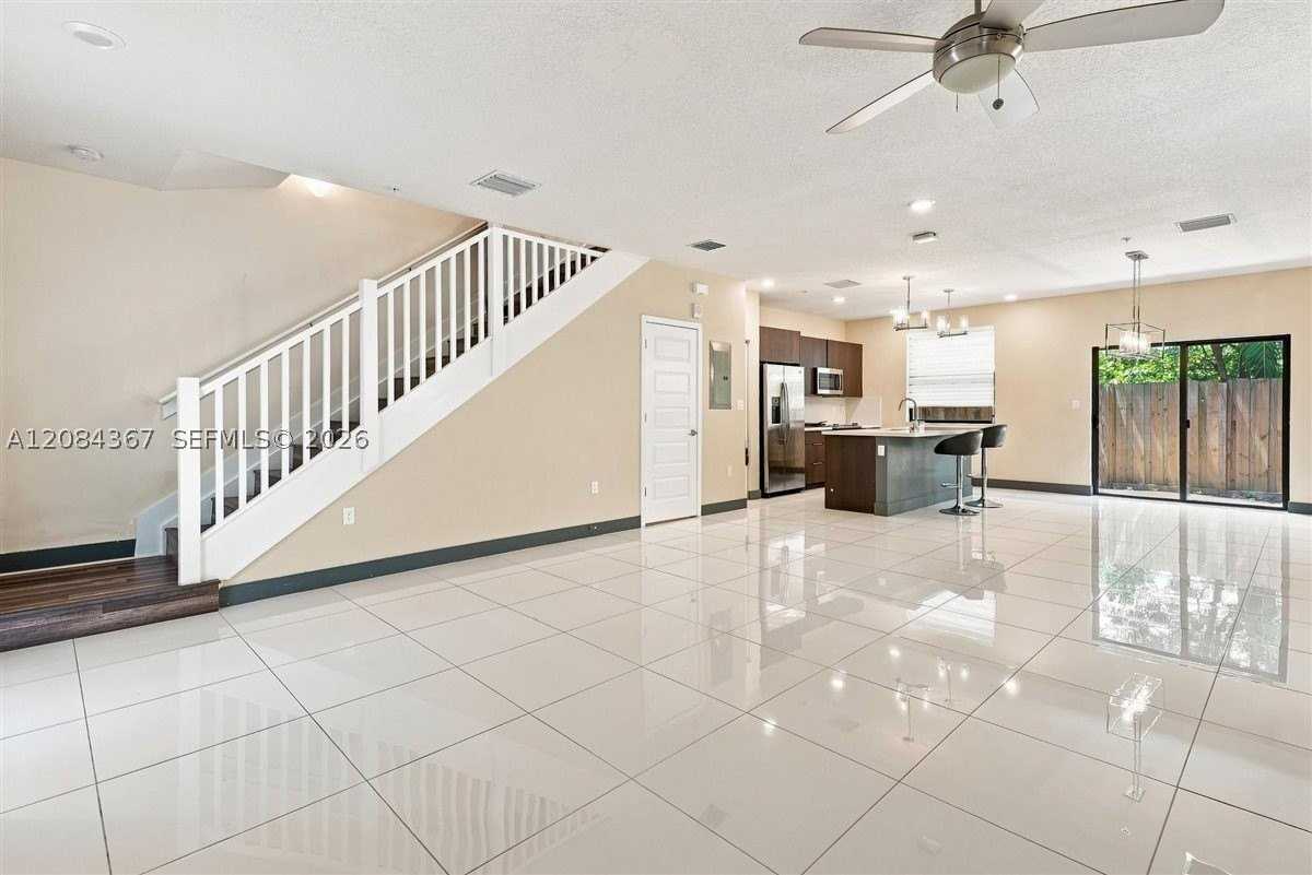 10455 Nw 82nd St #10 - Photo 4 of 42