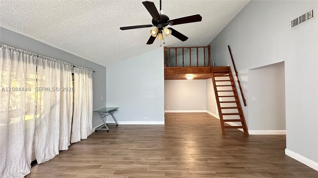 566 Sw 20th Ct #5 - Photo 3 of 33