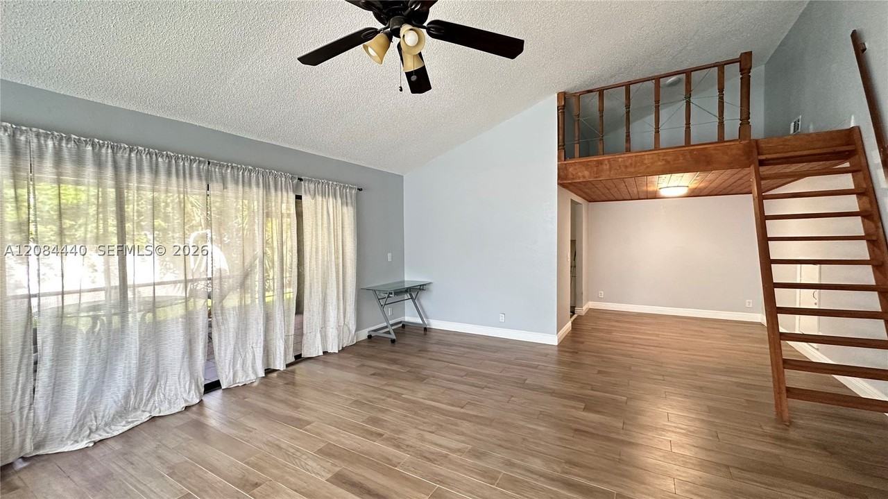 566 Sw 20th Ct #5 - Photo 4 of 33