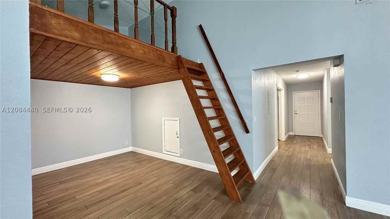 566 Sw 20th Ct #5 - Photo 5 of 33