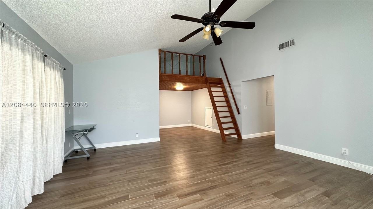 566 Sw 20th Ct #5 - Photo 6 of 33