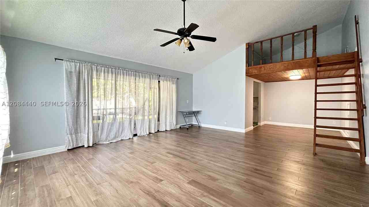 566 Sw 20th Ct #5 - Photo 7 of 33