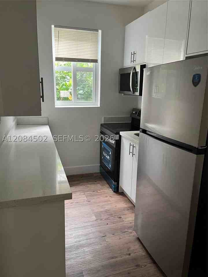 321 Sw 9th Ave #07 - Photo 4 of 11