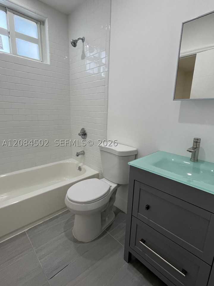 321 Sw 9th Ave #07 - Photo 6 of 11