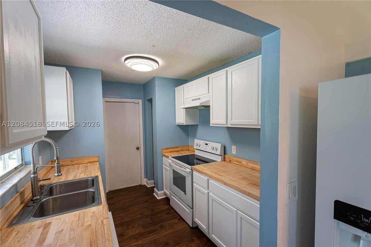 618 Sw Ray Ave - Photo 2 of 50