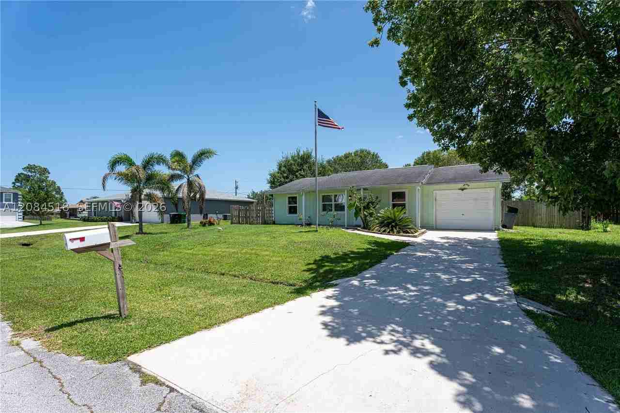 618 Sw Ray Ave - Photo 5 of 50