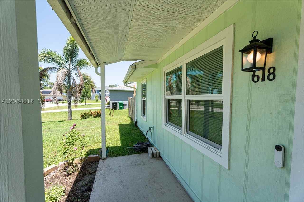 618 Sw Ray Ave - Photo 6 of 50